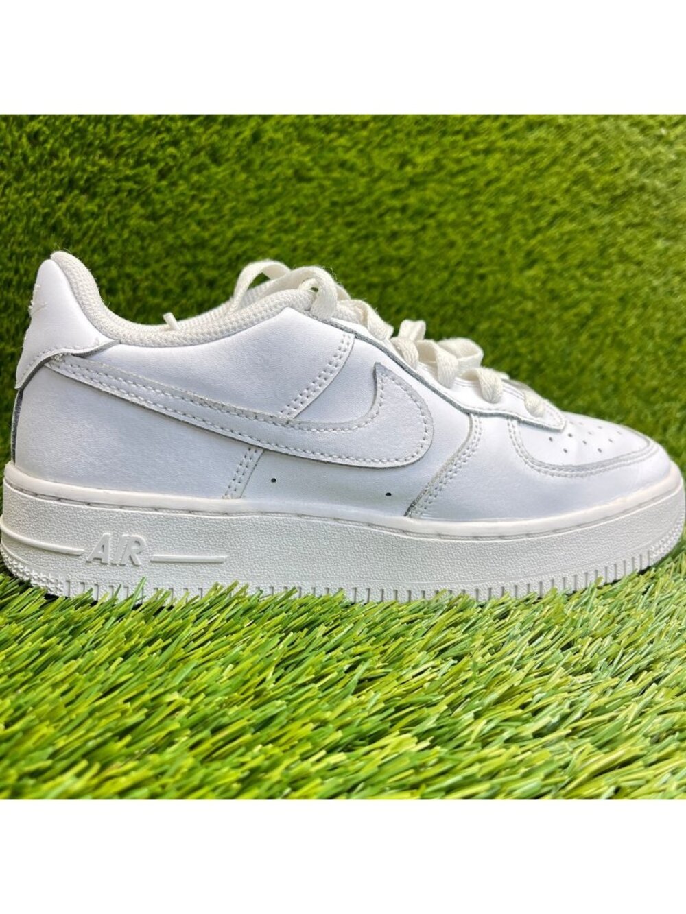 Nike Air Force 1 LE GS Boys Size 5.5Y White Athletic Lifestyle Shoes Sneakers